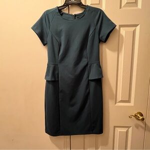 Massing short sleeve dress, size M, color green